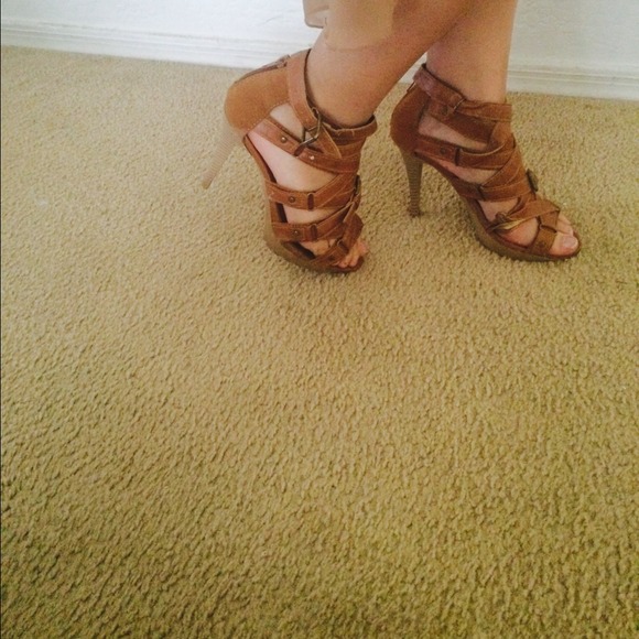 Heels - Picture 3 of 3