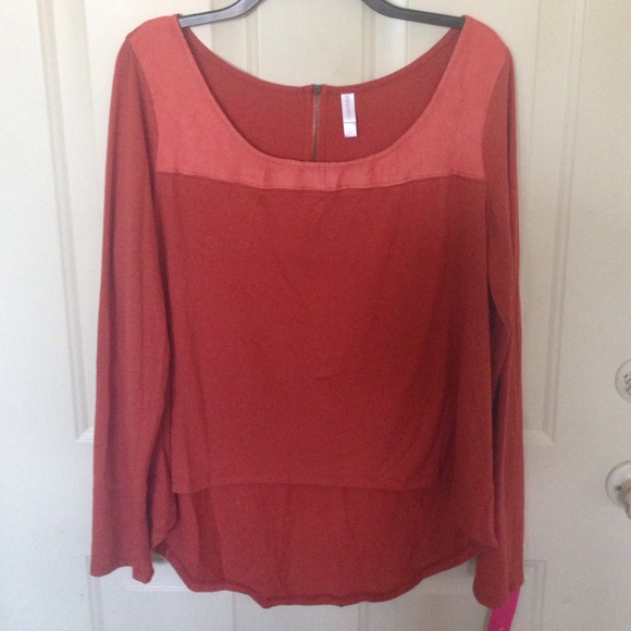 Burnt orange hi-lo top