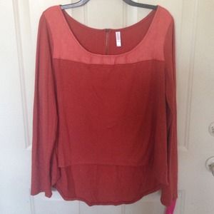 Burnt orange hi-lo top