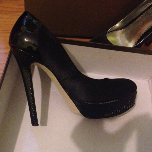 BEBE Jeremy Heels size 7.5 - Picture 2 of 3