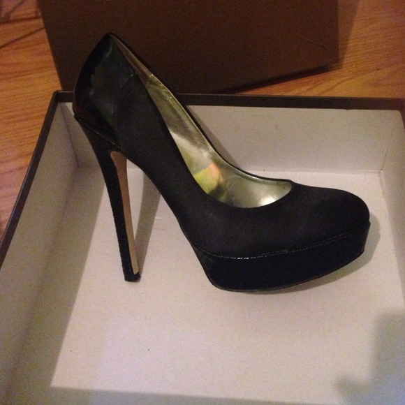 BEBE Jeremy Heels size 7.5 - Picture 3 of 3