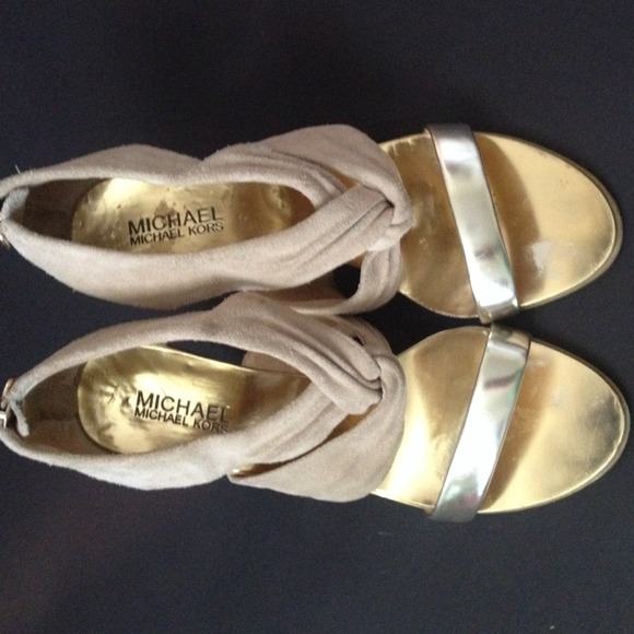 π«SOLDπ« Michael Kors Nude Suede Heels - Picture 3 of 4