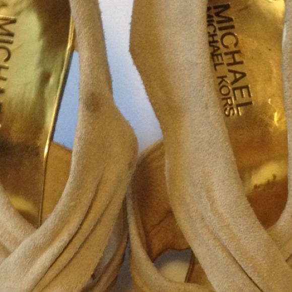 π«SOLDπ« Michael Kors Nude Suede Heels - Picture 4 of 4