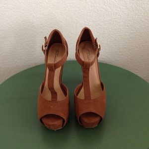 🌷 Never worn brown heels.