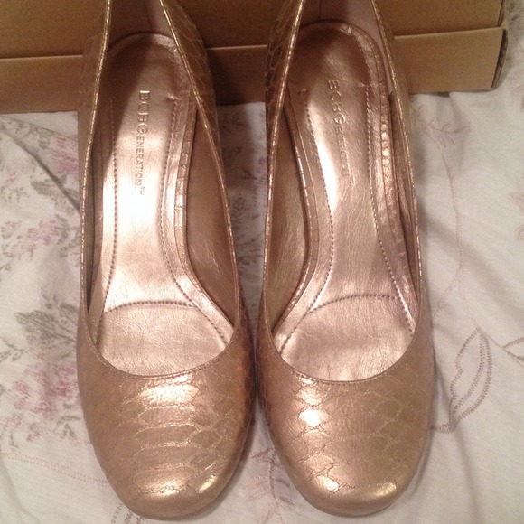 Bcbg generation gold shoes size 7 1/2 worn once