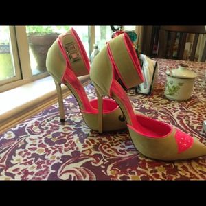 Shoes - Mustache and lip heels! Size 6 via Gypsy Warrior Shoes - Mustache and lip heels! Size 6 via Gypsy Warrior