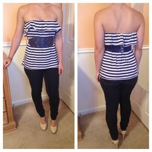 Strapless top, navy blue and white.
