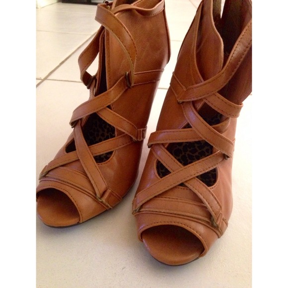 Strappy tan leather wedges