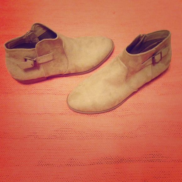 NWT never worn adorable booties