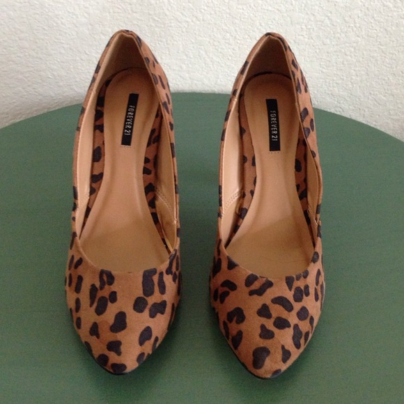 🌷 Never worn Forever 21 leopard print heels