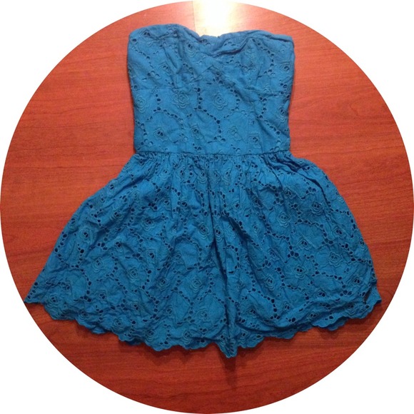 Abercrombie & Fitch Dresses & Skirts - Abercrombie bright blue lace strapless dress