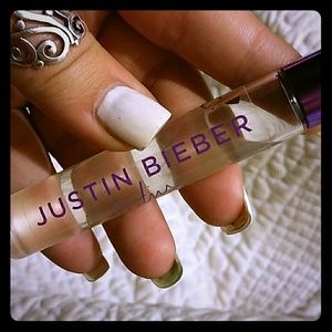 Justin Bieber girlfriend roll on perfume