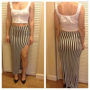 Black and white striped skirt💋