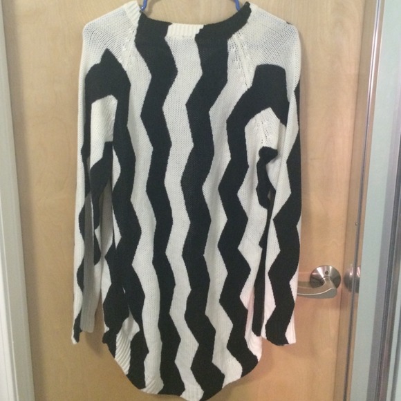 Edgy knit! - Picture 2 of 2