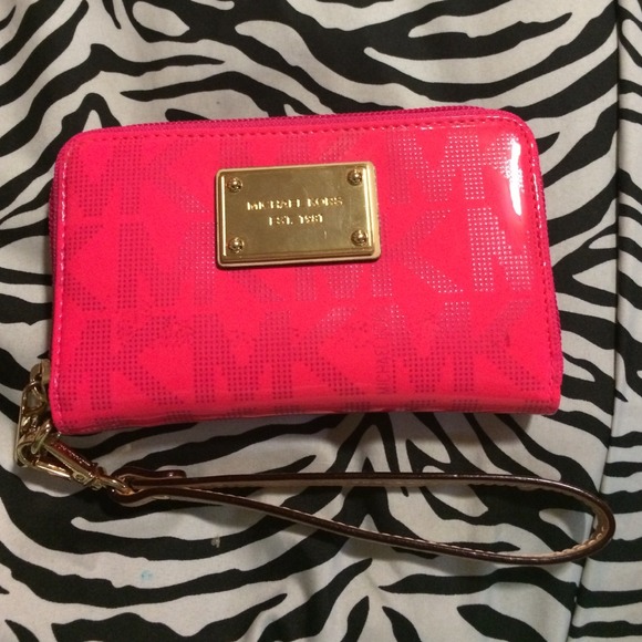 ❌SOLD❌ Pink michael kors iphone wallet