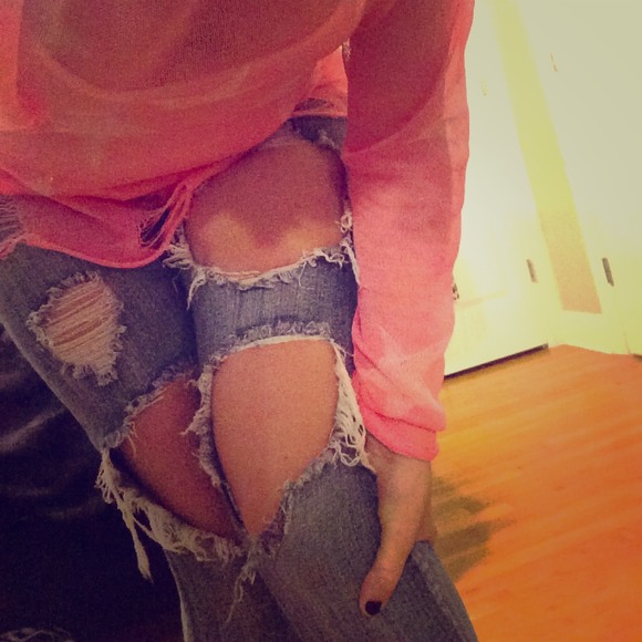 Destructed stretch frayed skinny jeans