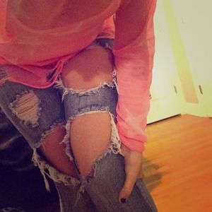 Destructed stretch frayed skinny jeans