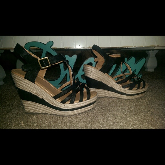 Black strappy wedges size 8