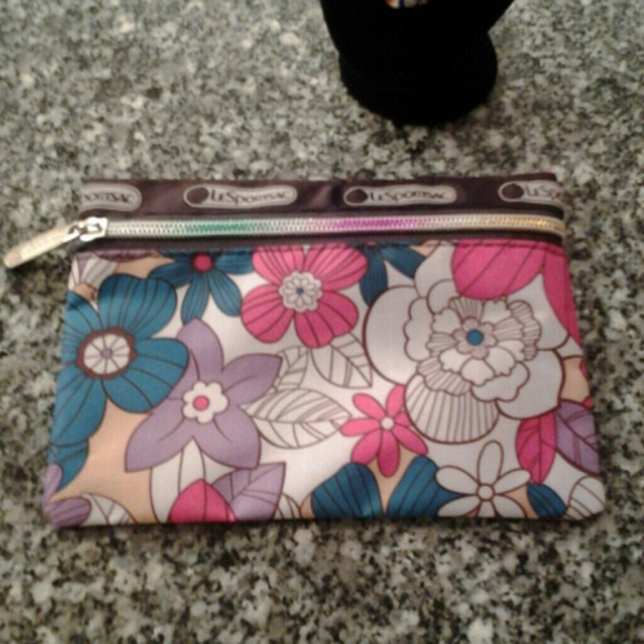 Bnwt LeSportSac Cosmetic Bag - Picture 2 of 3
