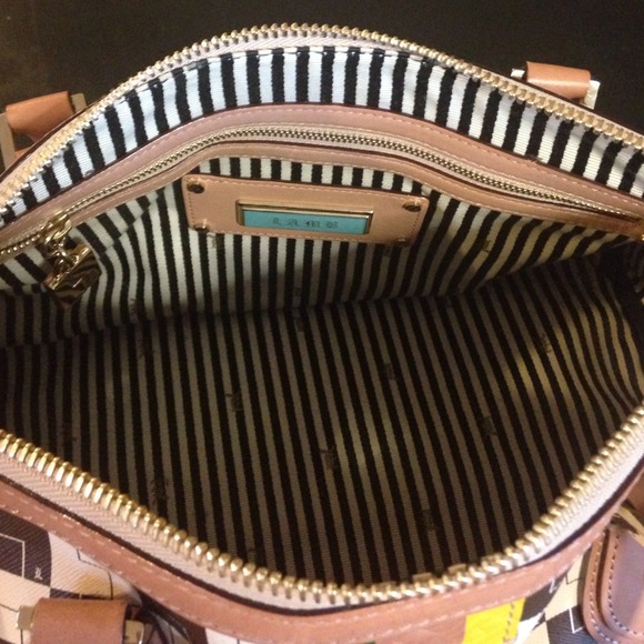 L.A.M.B. Speedy Doctors Signature Logo Tote - Picture 3 of 3