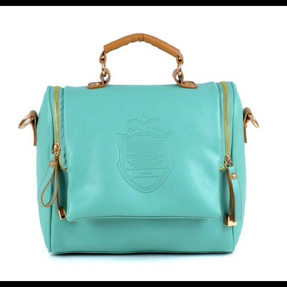 💜Turquoise Crossbody Bag!💜 strap included