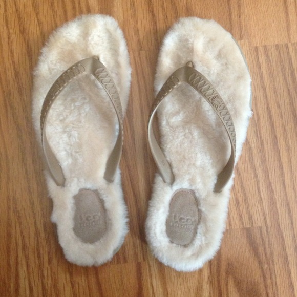 ✂PRICE REDUCED-Ugg flip flops✂