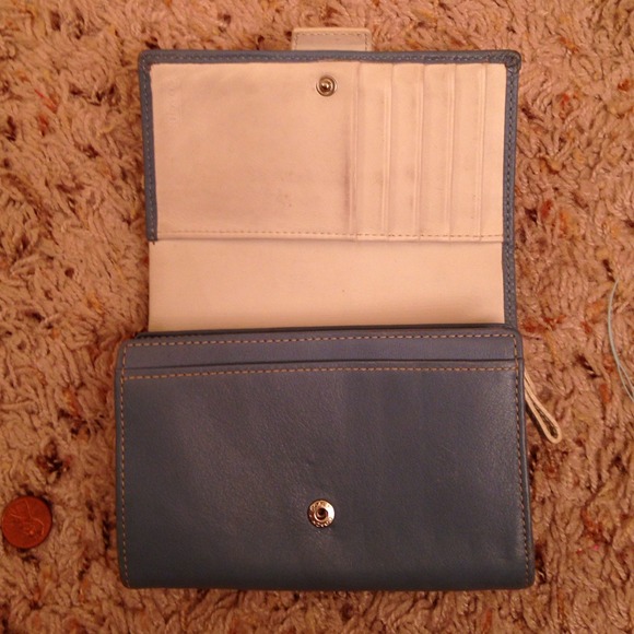 Authentic Coach Leather Wallet - Picture 2 of 4