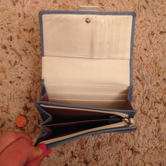 Authentic Coach Leather Wallet - Picture 3 of 4