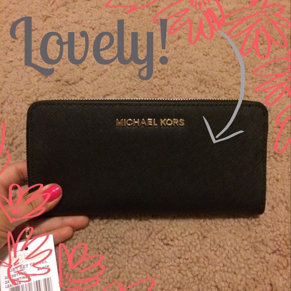 🌟Offers accepted🌟Michael Kors Continental Wallet