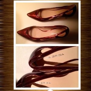 *HOLDING* Kitten Heels • Italian • Dark Red