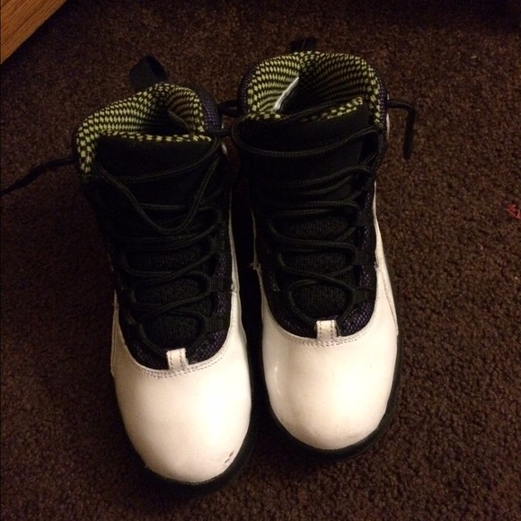 Jordan 10s girls - Picture 1 of 3