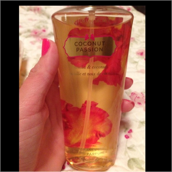 Victoria's Secret coconut passion body spray