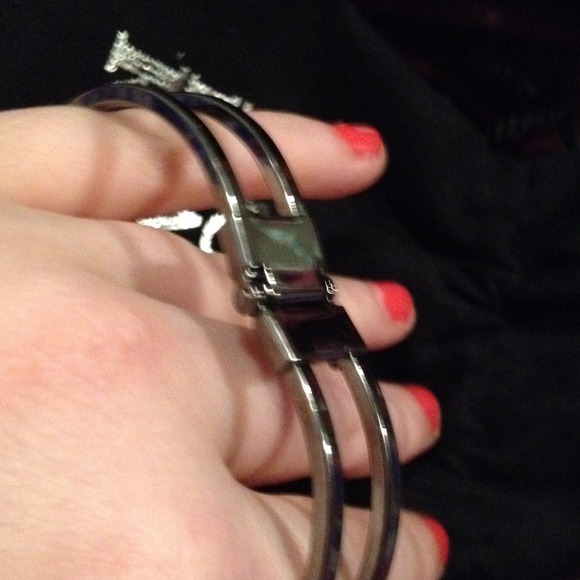 Erickson Beamon Rocks stone bangle - Picture 3 of 4