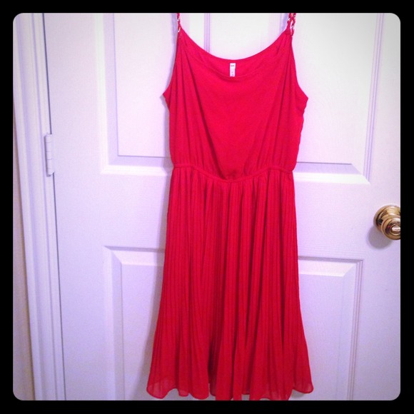 Red dress - pleated skirt