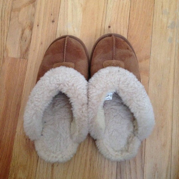 UGG Shoes - Chestnut Ugg slippers
