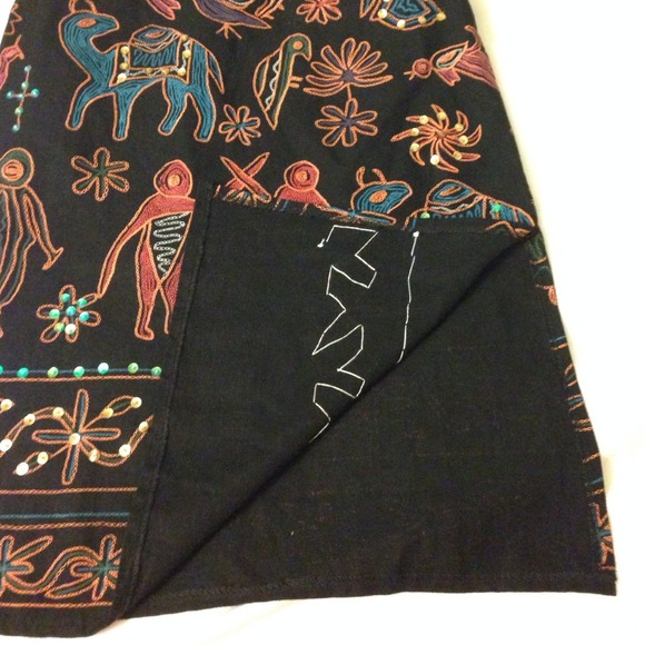 🎉HP 7/26🎉NEW Tribal printed top with beading - Picture 3 of 4