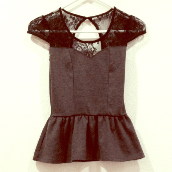 NWOT Lace Keyhole Peplum - XS - Delia's