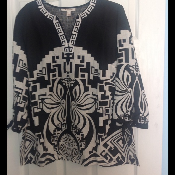 Black and white linen tunic.