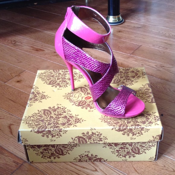 Promise Fuchsia Heels