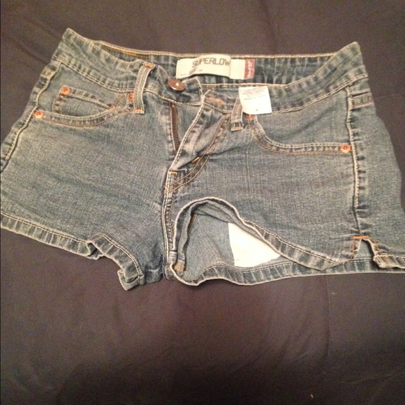 Levi shorts 👅