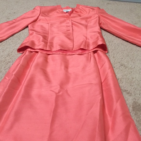 Kasper Suit - Picture 4 of 4