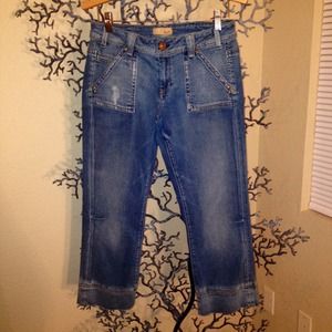 Classic, sexy, denim capris, by: Yanuk!! 😍😍😍