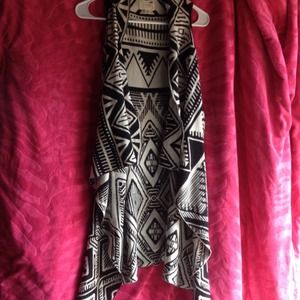 🔥Long Black and White Aztec LA Hearts Cardigan🔥