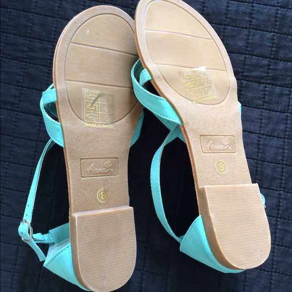 Sold in bundle✨🎉2X HOST PICK🎉 Mint Sandals NWT - Picture 3 of 4