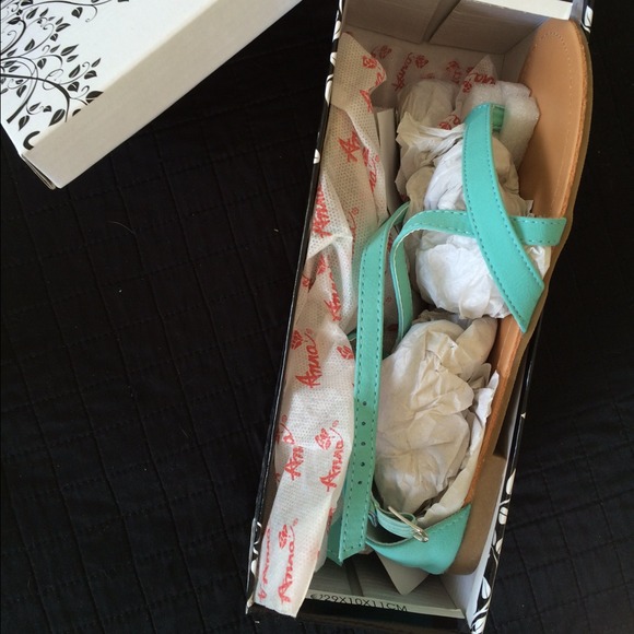 Sold in bundle✨🎉2X HOST PICK🎉 Mint Sandals NWT - Picture 4 of 4