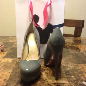 paris hilton grey high heels only used once