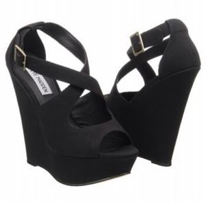 Steve Madden Xternal wedges, in black!