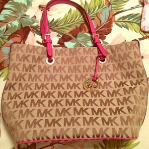 Michael Kors Handbag (Like New!)