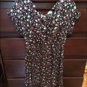 Casual floral short-sleeved sundress