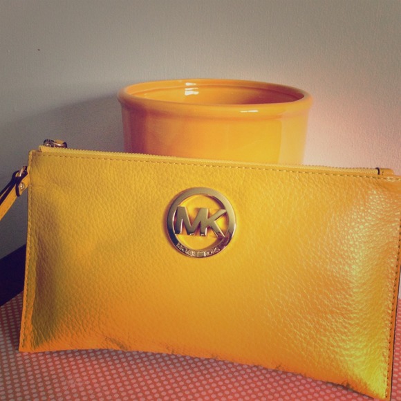 Michael Kors Clutches & Wallets - 💟TRADED💟 Flat Clutch & light blue VS dog